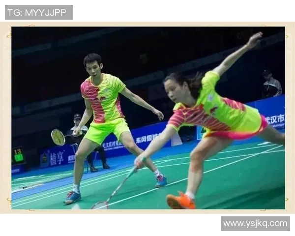 羽毛球新手必看:轻松掌握团队协作技巧与实战策略 羽毛球新手必看:轻松掌握团队协作技巧与实战策略